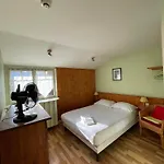 Hotel Authentic by Balladins, Hôtel Le Carré d'Aix 2*