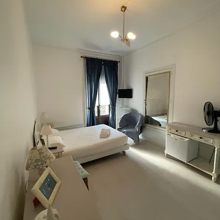 Hotel Authentic By Balladins, Le Carré D'aix 2*